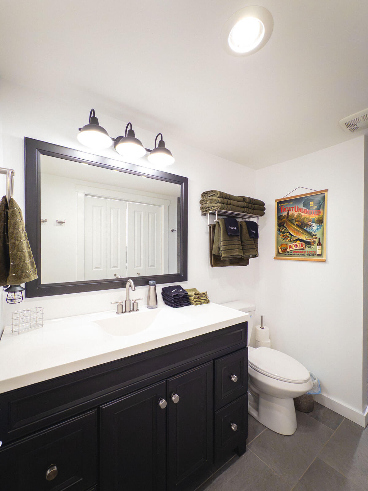 Alternate angle of the bathroom